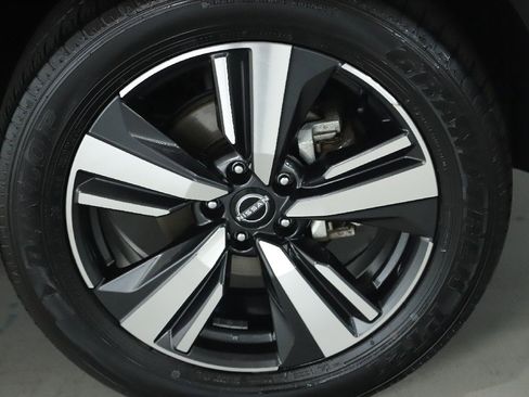 Certified 2024 Nissan Rogue SL image 10