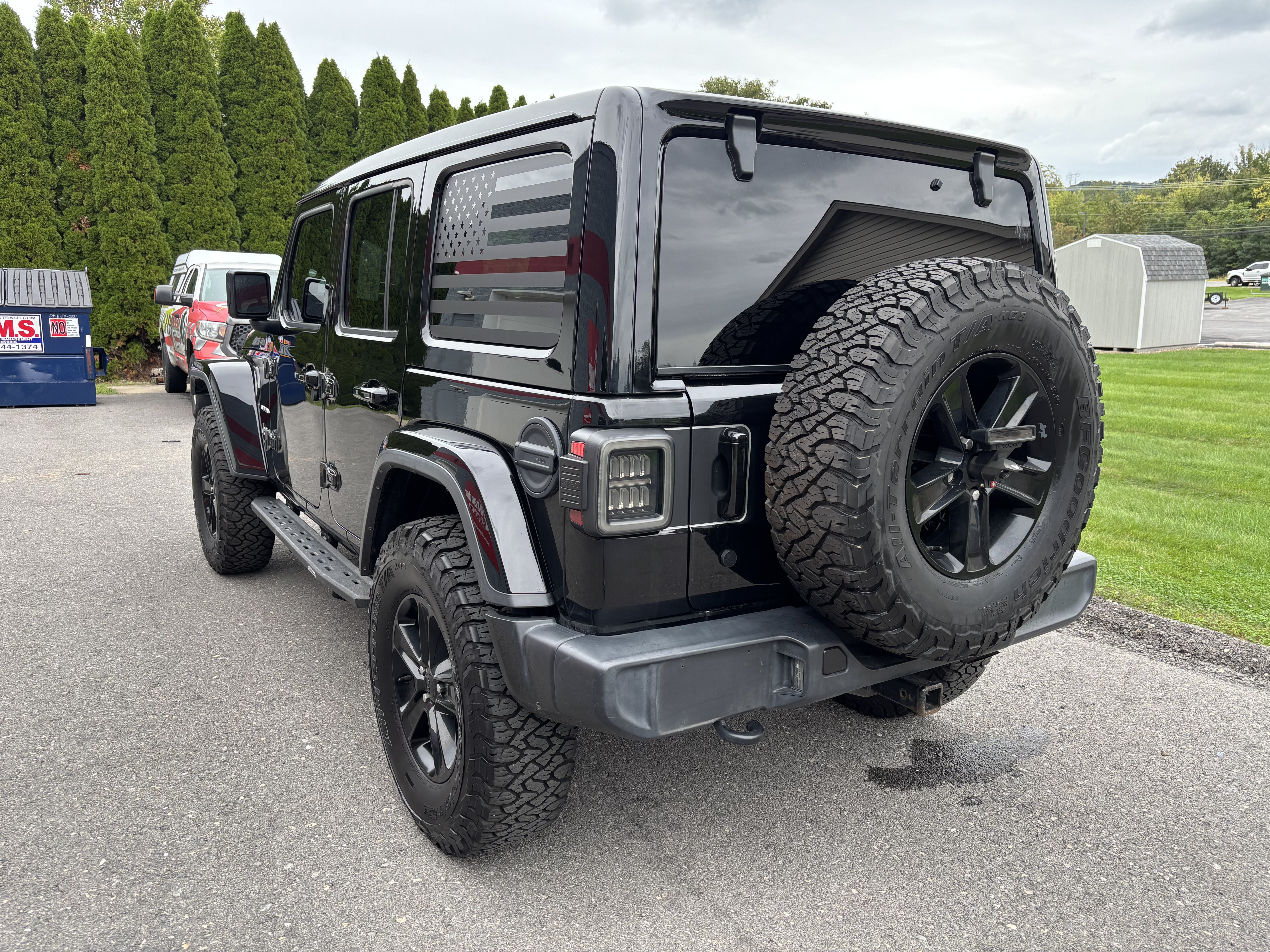 Used 2018 Jeep Wrangler Unlimited Sahara AWD/4WD image 6