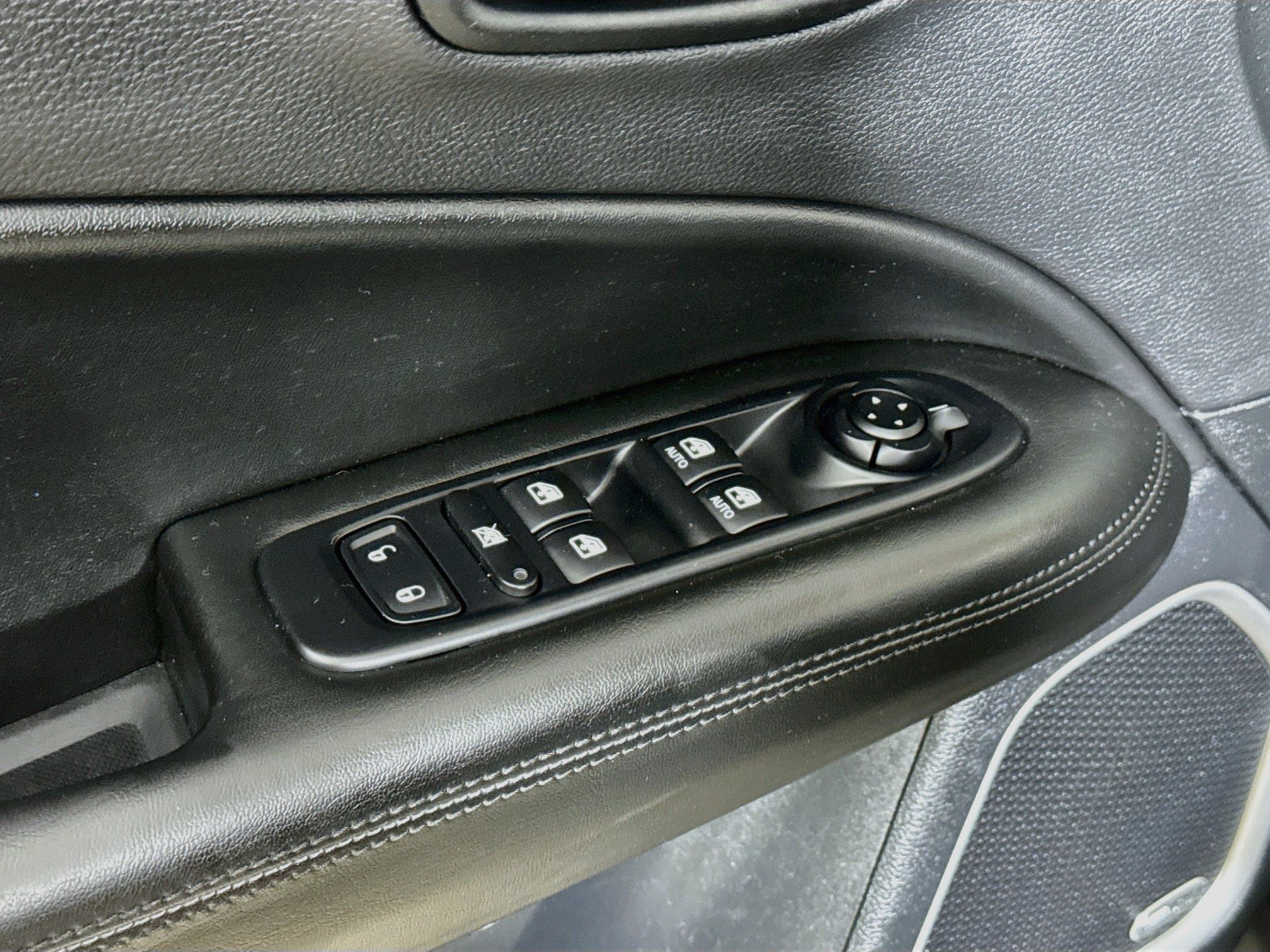 Used 2021 Jeep Compass Latitude w/ Sun and Sound Group AWD/4WD image 19