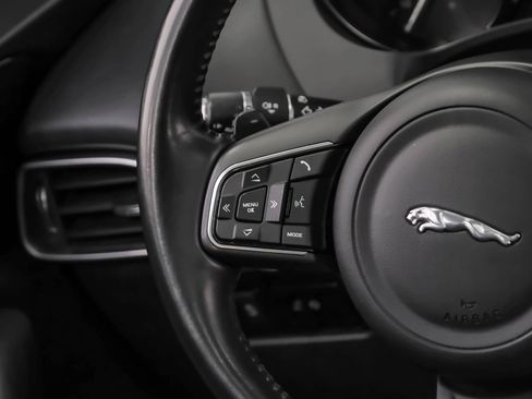 Used 2019 Jaguar F-PACE Premium image 12