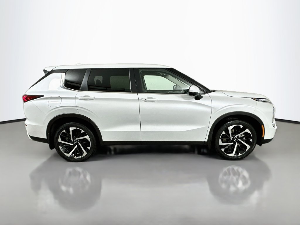 Used 2024 Mitsubishi Outlander SE AWD/4WD image 4