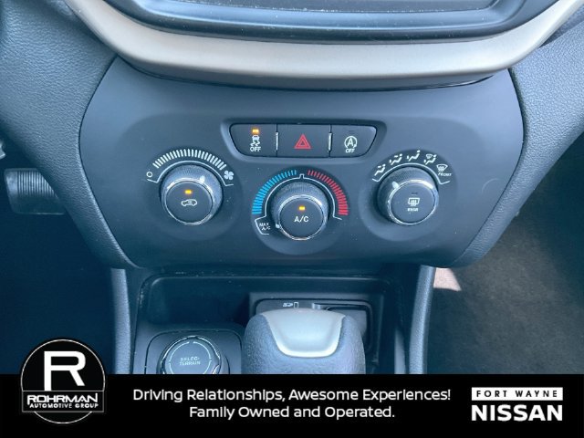 Used 2017 Jeep Cherokee Sport AWD/4WD image 16
