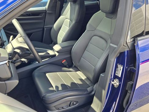 Used 2025 Porsche Macan Electric image 5