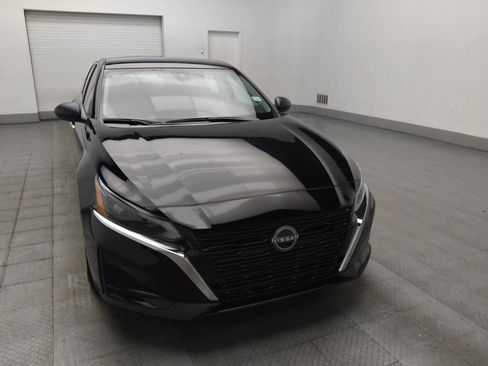 Used 2025 Nissan Altima 2.5 SV FWD image 14