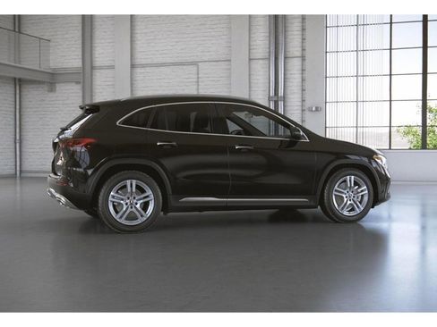Used 2023 Mercedes-Benz GLA 250 4MATIC w/ Premium Package image 19