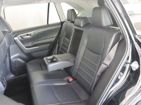 Used 2019 Toyota RAV4 XLE Premium w/ Cold Weather Package AWD/4WD image 9