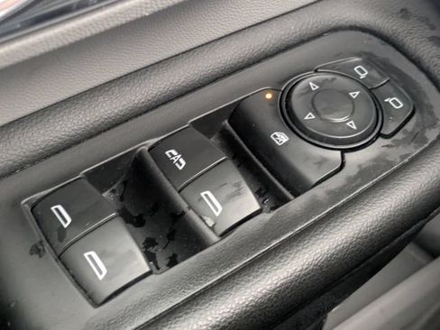 Used 2024 GMC Terrain SLT FWD image 23