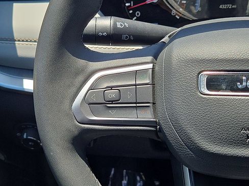 Used 2025 Jeep Compass Limited AWD/4WD image 20