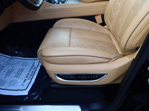 Used 2025 Jeep Grand Wagoneer Series III w/ Rear Seat Video Group 1 AWD/4WD image 9
