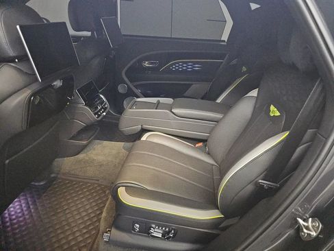 Used 2023 Bentley Bentayga Extended Wheelbase AWD/4WD image 6