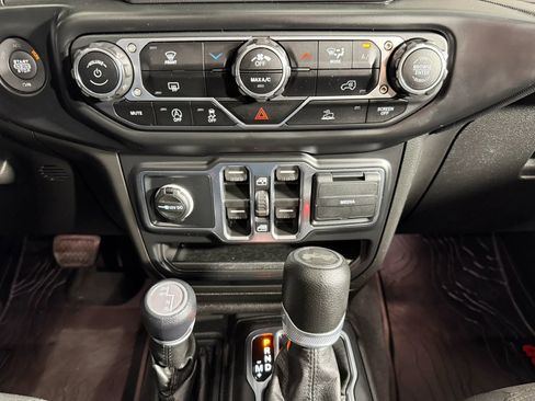 Used 2022 Jeep Wrangler Unlimited Sport image 29