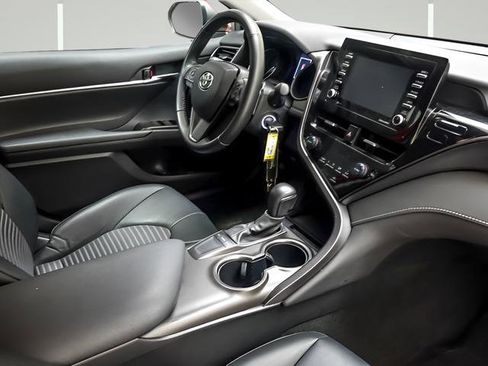 Used 2024 Toyota Camry SE image 22