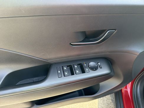 Used 2025 Hyundai Kona SEL AWD/4WD image 15