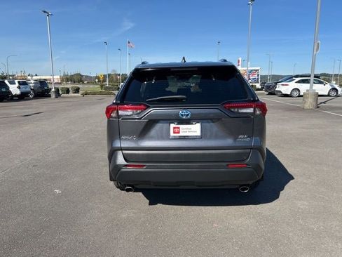 Used 2022 Toyota RAV4 XLE w/ Convenience Package AWD/4WD image 8