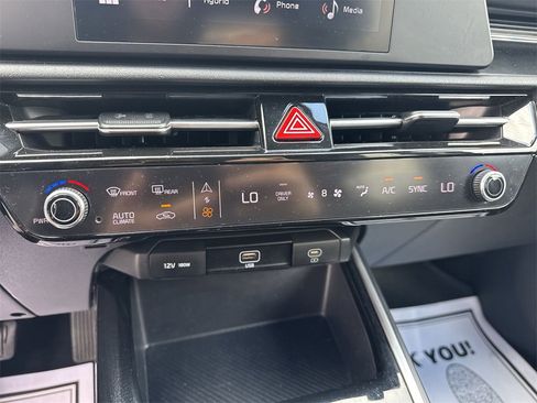 Used 2024 Kia Niro LX image 19