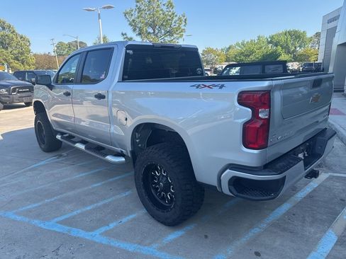Used 2022 Chevrolet Silverado 1500 Custom w/ Safety Confidence Package image 9
