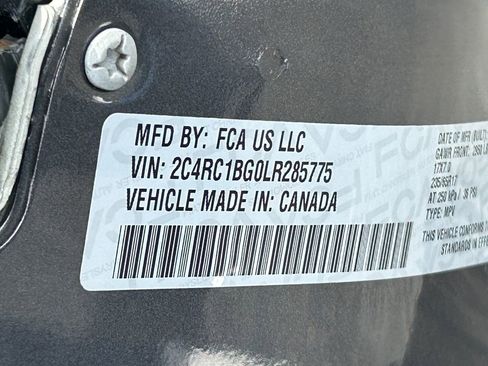 Used 2020 Chrysler Pacifica Touring-L FWD image 39