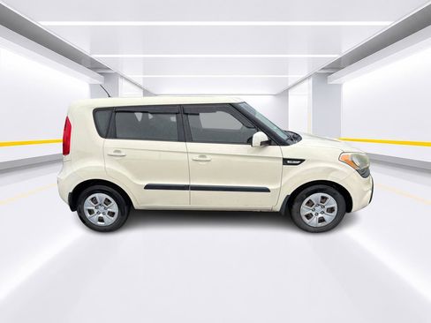 Used 2013 Kia Soul FWD image 3