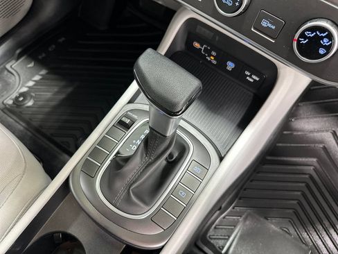 Certified 2025 Hyundai Kona SE FWD image 22