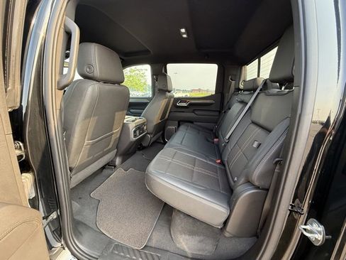 Used 2022 Chevrolet Silverado 1500 High Country w/ Technology Package image 15