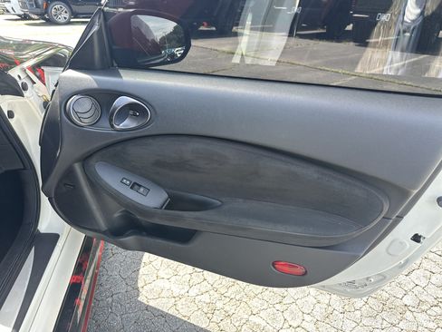Used 2020 Nissan 370Z NISMO RWD image 15