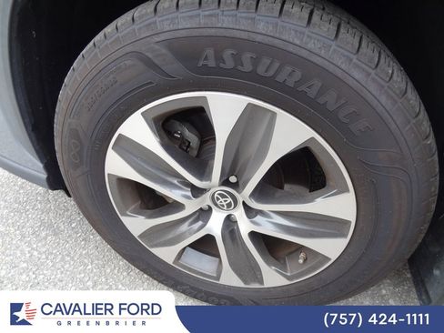 Used 2022 Toyota Highlander XLE AWD/4WD image 14