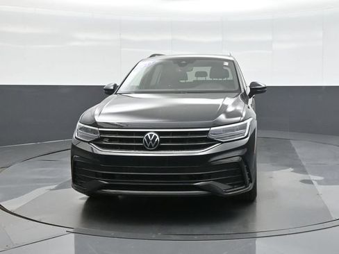 Used 2023 Volkswagen Tiguan SE R-Line FWD image 2