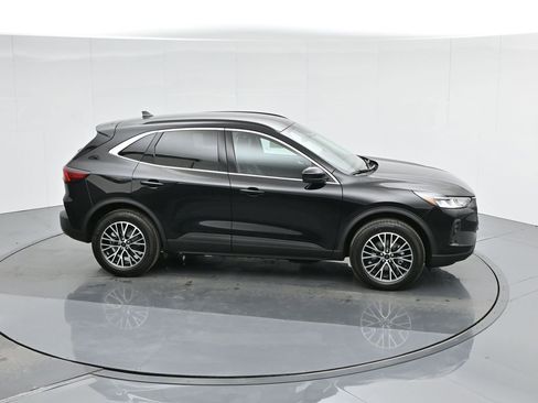 New 2025 Ford Escape SE image 50