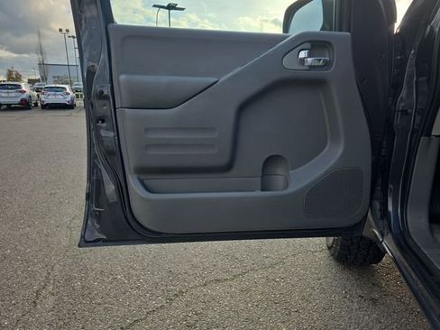 Used 2015 Nissan Frontier SV image 16