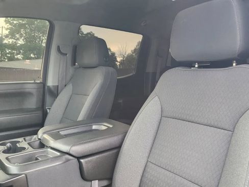 Used 2022 Chevrolet Silverado 1500 LT w/ Convenience Package II image 9