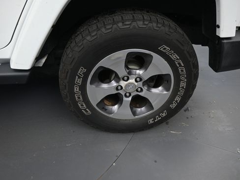 Used 2016 Jeep Wrangler Unlimited Sahara w/ Connectivity Group image 19