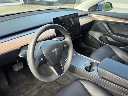 Used 2023 Tesla Model 3 Standard Range RWD image 9