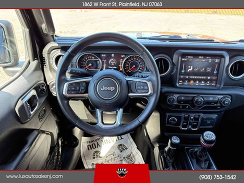 Used 2018 Jeep Wrangler Unlimited Sahara w/ Dual Top Group AWD/4WD image 21
