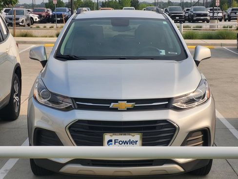 Used 2022 Chevrolet Trax LT w/ LT Convenience Package AWD/4WD image 2