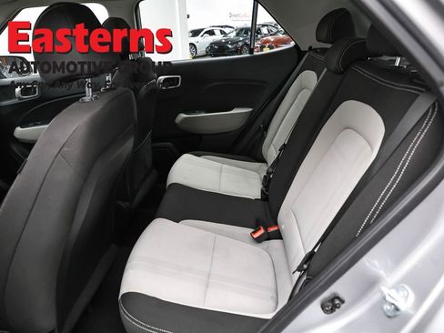 Used 2023 Hyundai Venue SEL image 22