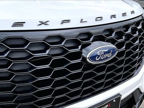 Certified 2025 Ford Explorer ST-Line w/ Premium Package image 30