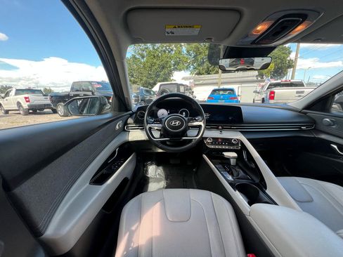 Used 2024 Hyundai Elantra Limited image 27