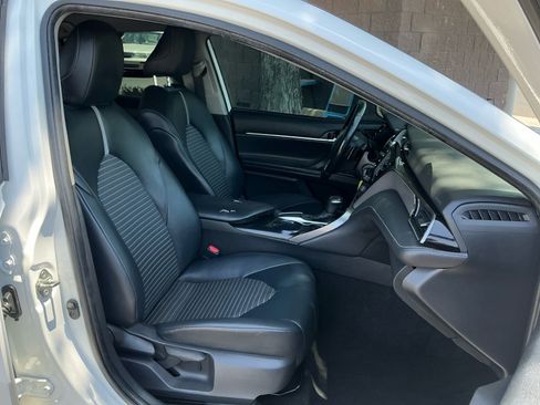 Used 2020 Toyota Camry SE FWD image 19