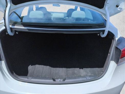 Used 2015 Hyundai Elantra SE FWD image 6
