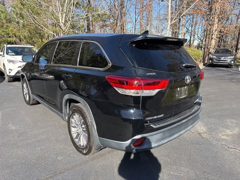 Used 2019 Toyota Highlander XLE image 17