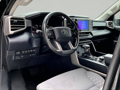 Used 2022 Toyota Tundra SR5 w/ SR5 Convenience Package AWD/4WD image 16