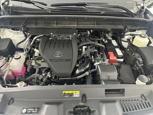 Used 2023 Toyota Highlander XLE AWD/4WD image 11