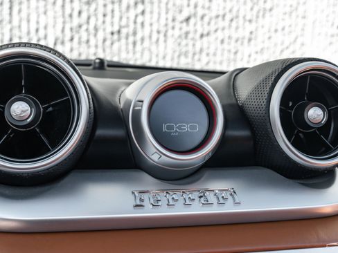 Used 2015 Ferrari California T image 30