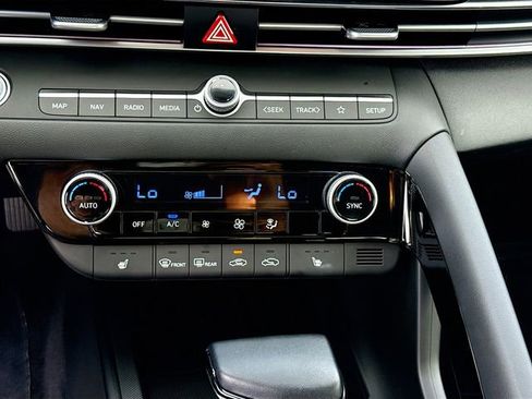 Certified 2025 Hyundai Elantra SEL image 16