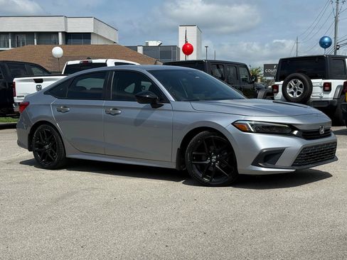 Used 2023 Honda Civic Sport image 2