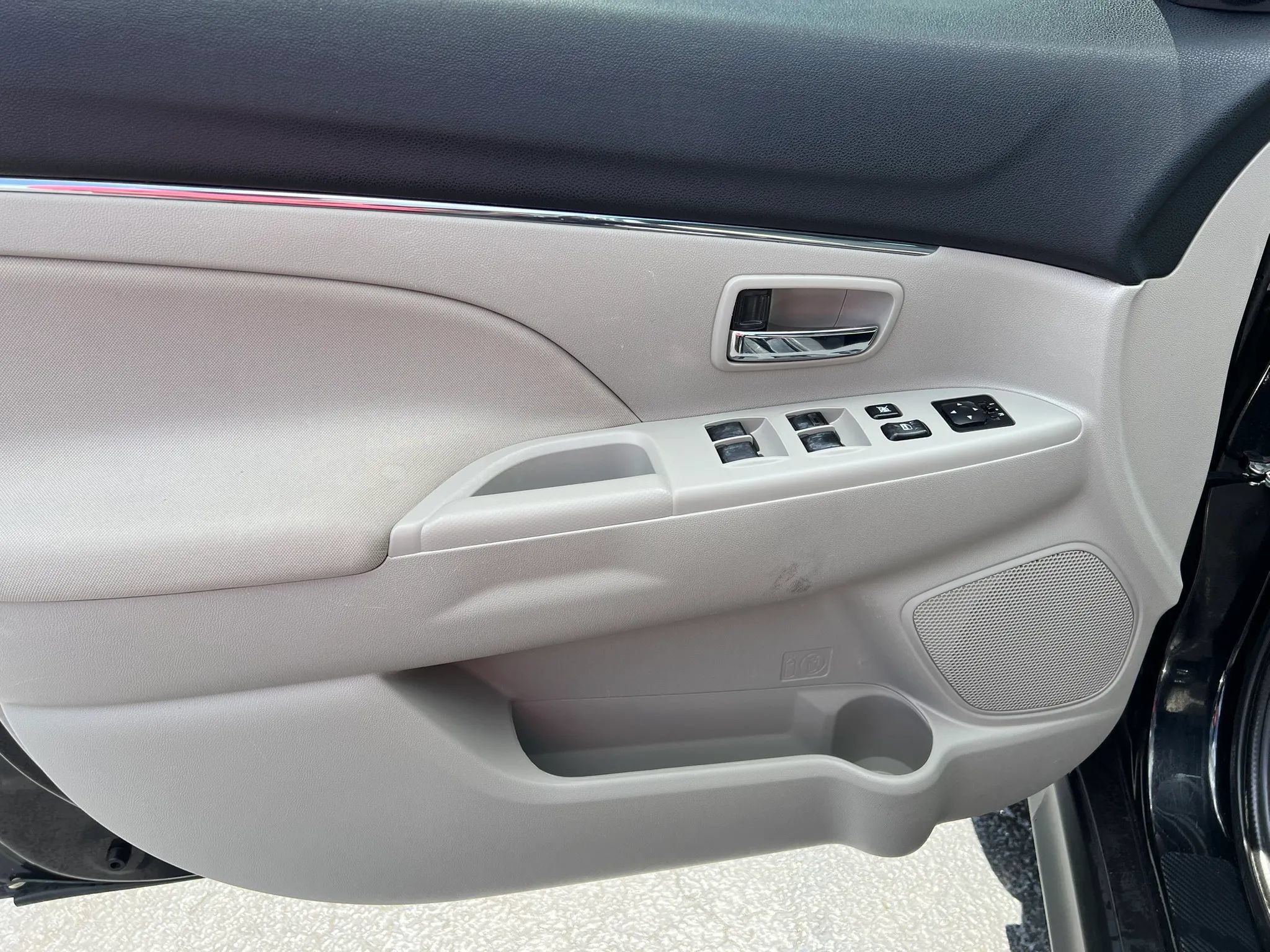 Used 2017 Mitsubishi Outlander Sport ES FWD image 9