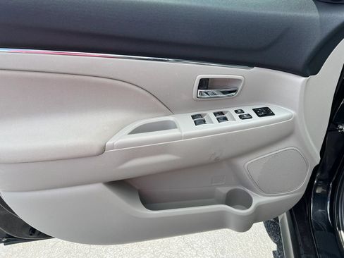 Used 2017 Mitsubishi Outlander Sport ES FWD image 9