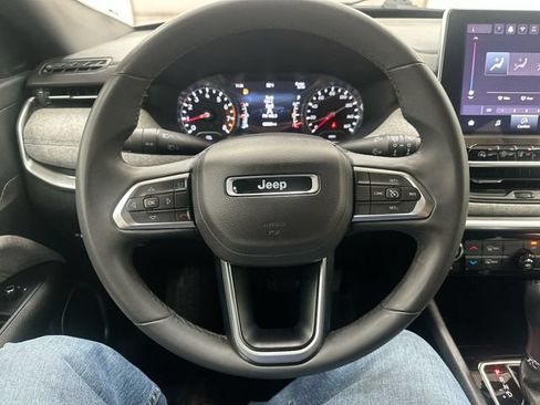 Used 2024 Jeep Compass Latitude AWD/4WD image 12
