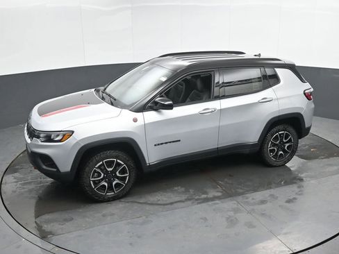 Used 2025 Jeep Compass Trailhawk w/ Trailer Tow Group image 42