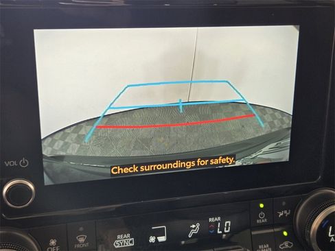 Used 2024 Toyota Highlander LE image 20